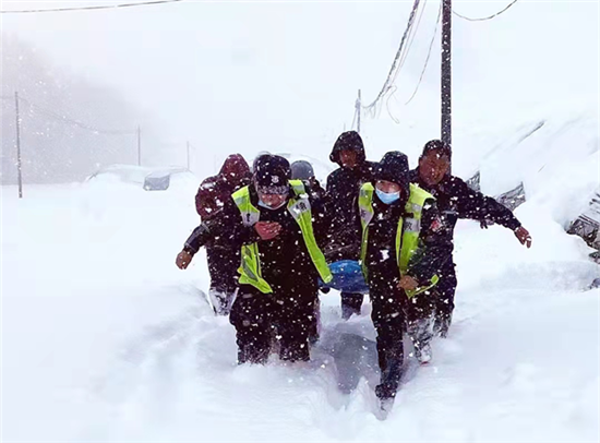 瀋陽新民市各級各部門“以雪為令” 晝夜清雪保暢通_fororder_圖片4