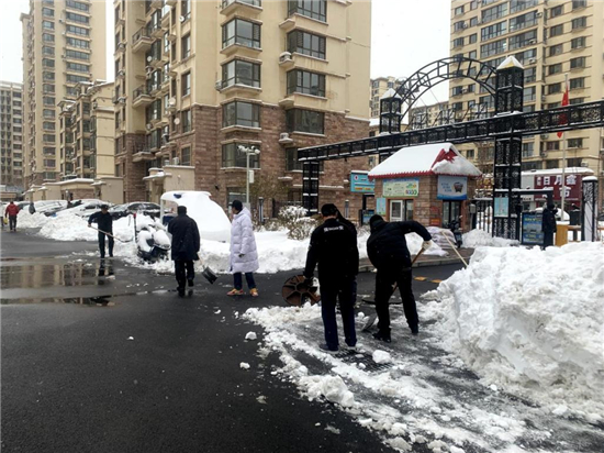 人人都是志願者 瀋陽鐵西區4000余名建築工人、物業管家參與除雪_fororder_志願者2