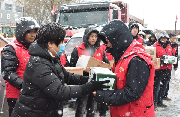 迎戰風雪 瀋陽市總工會緊急拔付500萬元為一線環衛職工執勤交警送溫暖_fororder_圖片4