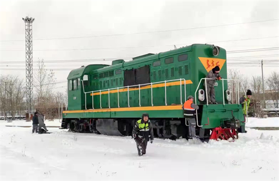 暴雪突襲 中車齊車集團瀋陽公司交出“戰雪”溫情答卷_fororder_圖片2