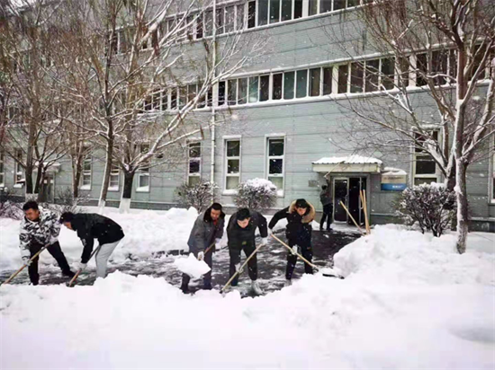 暴雪突襲 中車齊車集團瀋陽公司交出“戰雪”溫情答卷_fororder_圖片1