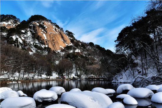 鞍山千山景區雪後開放  防疫仍是第一位_fororder_雪掩千山畫風襲人（網友提供圖片）