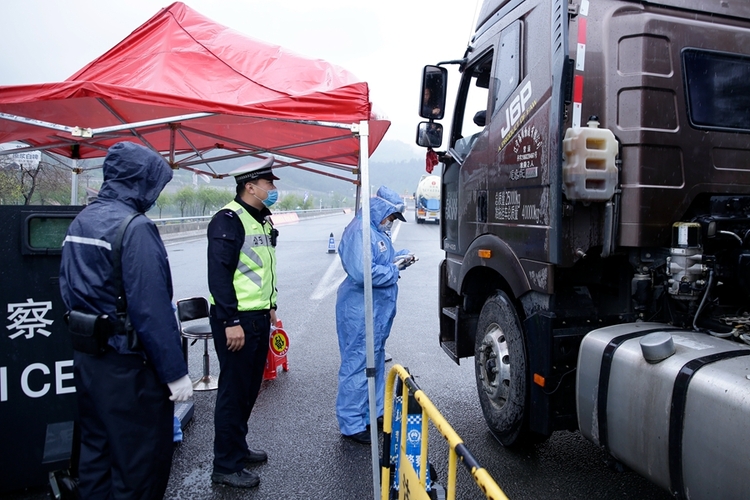 鳳城市公安局交警綦麟:甘灑汗水耀警徽