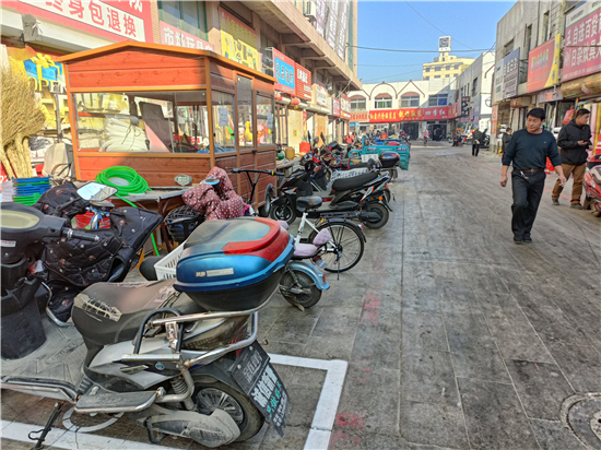 鞍山臺安農貿市場三年三步走 走出物阜民安_fororder_市場周邊井然有序 攝影 董楠楠