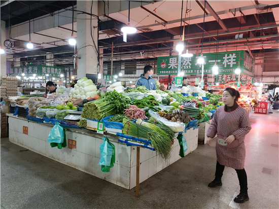 鞍山臺安農貿市場三年三步走 走出物阜民安_fororder_市場貨源充足 攝影 董楠楠