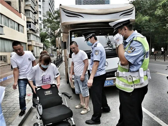 七個瞬間見證鞍山交警護航高考