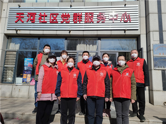 戰“疫”一線黨旗紅 瀋陽市直機關幹部助力社區疫情防控_fororder_供圖：王軍