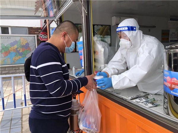 遼寧交投服務區：一份熱乎午餐為貨車司機暖心紓困_fororder_交投2