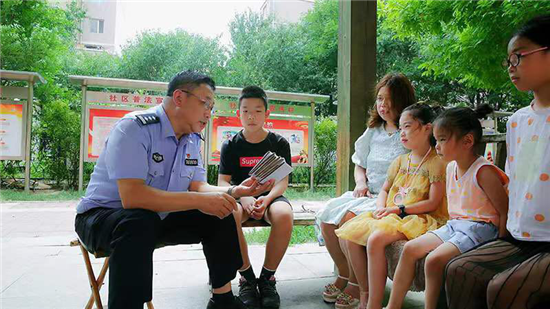 創辦“庭院小課堂” 鞍山民警社區“送”平安