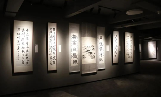 大連山上美術館創始人趙胥：以藝術展覽凸顯人文大連的國際文化包容心_fororder_中日韓經典藝術與設計作品邀請展一隅 供圖 趙胥