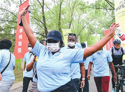 瀋陽市第四屆全民健身國際徒步節暨瀋陽現代化都市圈第二屆徒步大會啟動 健康走起來，運動嗨起來！_fororder_1