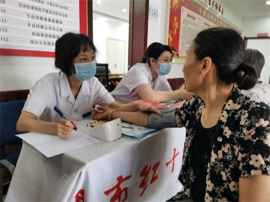 體檢車開進村 瀋陽市衛健委開展“文明健康、你我同行”健康義診活動_fororder_健康2