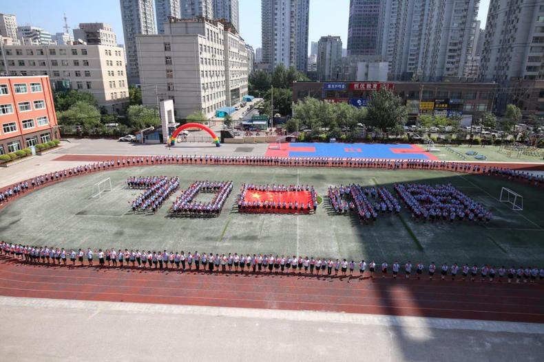 開學第一天：瀋陽市珠江五校組織快閃活動為祖國慶生