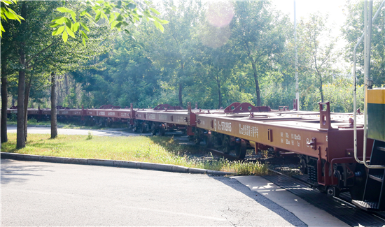 中車齊車集團瀋陽公司完成850輛國鐵新造平車訂單_fororder_中車-X70型平車出廠