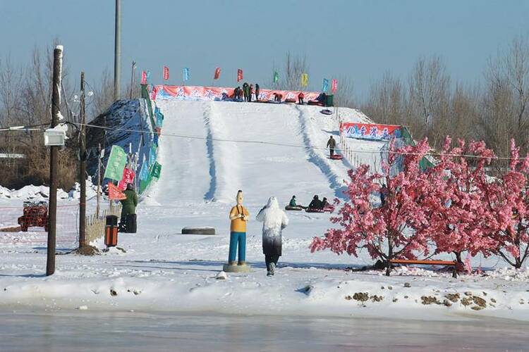 鞍山臺安縣第二屆冰雪節開幕