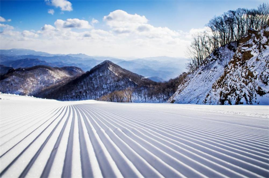 丹東寬甸天橋溝滑雪旅遊度假地：體驗阿爾卑斯山脈同一緯度的暢快_fororder_圖片2