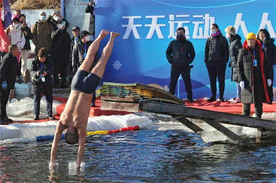 瀋陽第八屆國際冬泳邀請賽激情開遊 揮臂逐浪迎新年_fororder_fcapp_3f92d0f9-6069-47d3-9699-83e499c69644_1672548439399