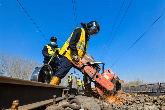 中國鐵路瀋陽局全面啟動沈山鐵路  集中修施工作業_fororder_微信截圖_20230321102726