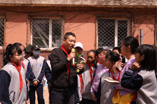 校園開出“小菜園” “城裏娃”變身“小菜農” 瀋陽航空實驗小學開展學農實踐活動_fororder_圖片1