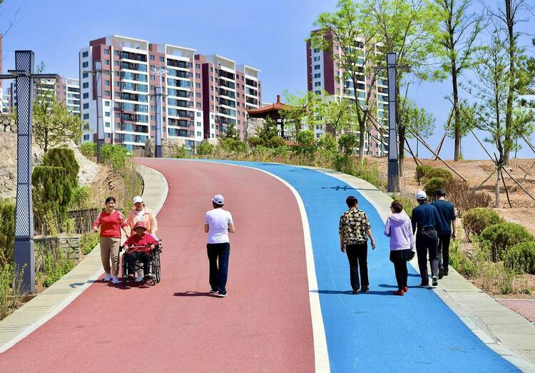 （推中首）北票廢棄採石場變為市民“打卡地”