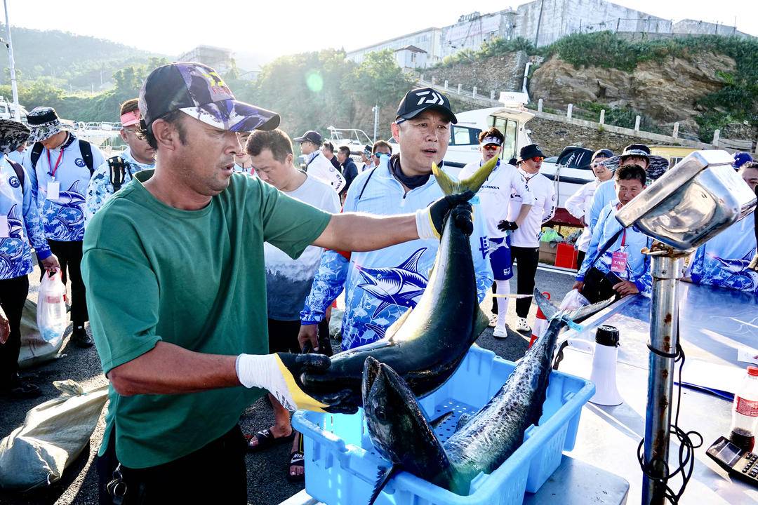 大連：海釣賽手，拋竿競技