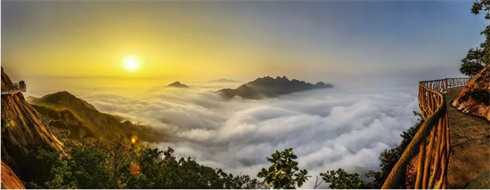 在邊境城市丹東遇見金秋美景_fororder_在鳳凰山景區舉辦“九九重陽”登山節