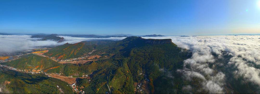 雲海疊嶂，楓林盡染：本溪五女山迎來深秋最美時