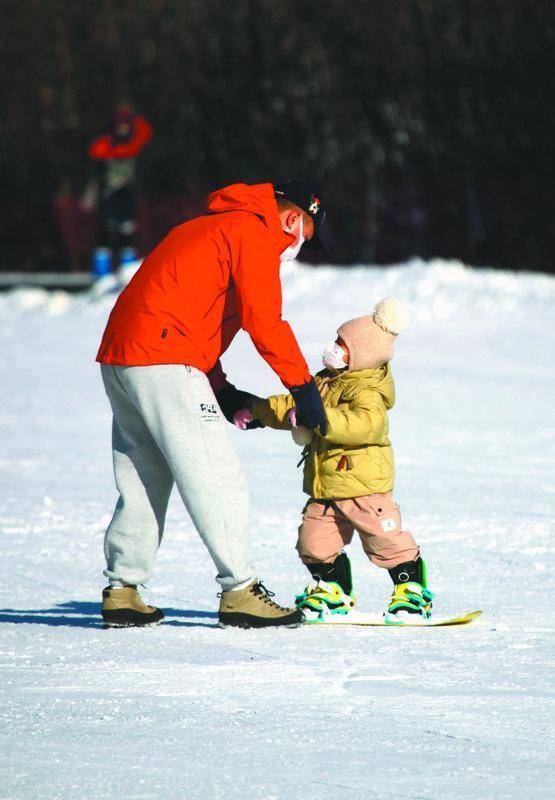 遼寧：滑雪季“開板”“冰雪熱”再燃