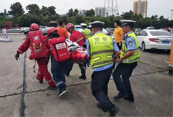 “警保聯動”火速行動，平安産險聯合深圳交警一日完成兩起國慶假期事故救援