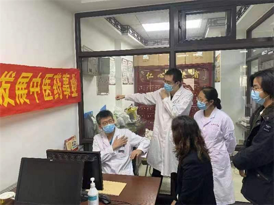 進基層 出“利劍” 瀋陽市沈河區中醫院醫聯體為百姓健康搭臺_fororder_rBABCWVW2vyAc44iAAAAAAAAAAA101.800x600.750x563