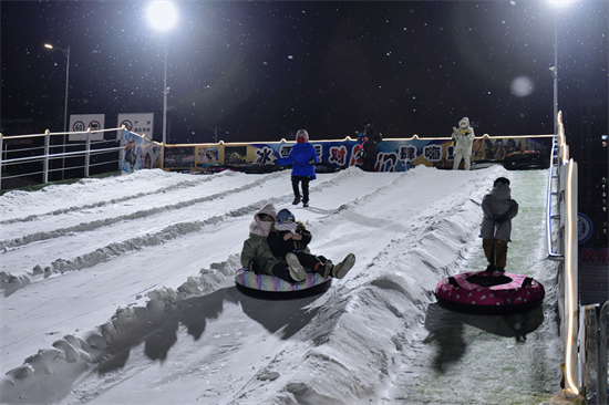 瀋陽市鐵西區北一路萬達興順夜市集雪樂園正式開園_fororder_微信圖片_20231218110201