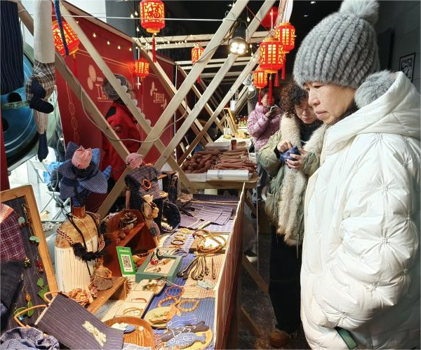 中國工業博物館元宵節“龍”重開館 市民遊客熱情打卡_fororder_圖片6