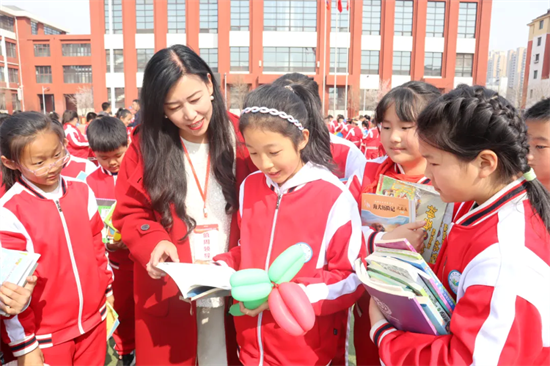 花開文字間 瀋陽市道義第二小學啟動校園讀書節暨讀書漂流活動_fororder_黃非讀書2