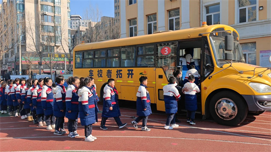 瀋陽市大東區舉行中小學校車安全應急演練活動_fororder_教育杏壇校車