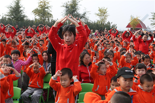 鞍鋼一幼慶祝建園70週年 “育”見未來花盛開