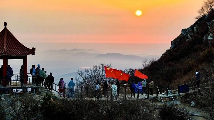 大連：大黑山日出美景醉遊人