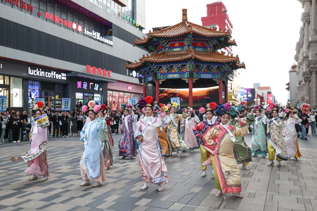 瀋陽：古裝巡遊迎遊客