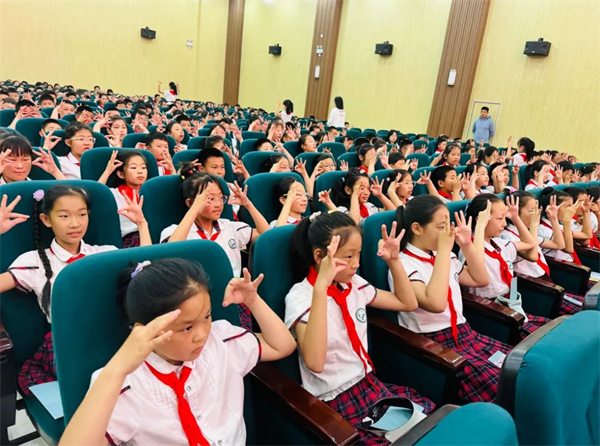 東北育才丁香湖小學舉行“愛眼日”活動_fororder_圖片3