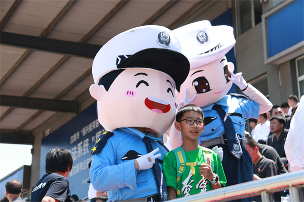 警民零距離 瀋陽市公安局舉辦警營開放活動_fororder_公安警營10