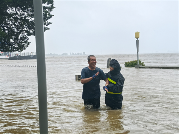 丹東一經街所：奮戰鴨綠江汛情 全力護航轄區安全_fororder_丹東2