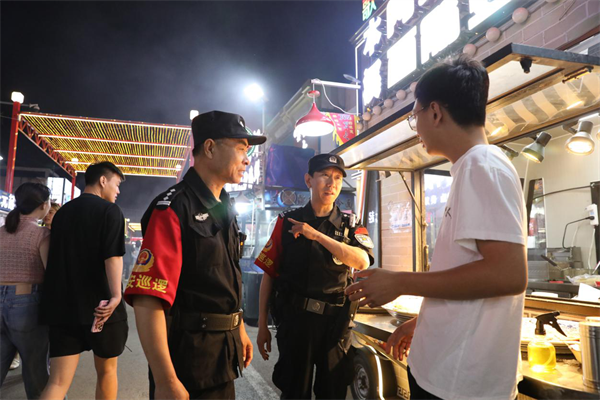 遼寧公安出動警力10.3萬餘人次開展夏夜治安巡查宣防集中統一行動_fororder_公安3