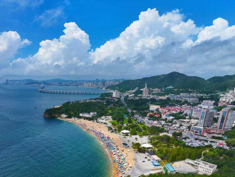 大連：藍天白雲相伴，綠水青山入畫