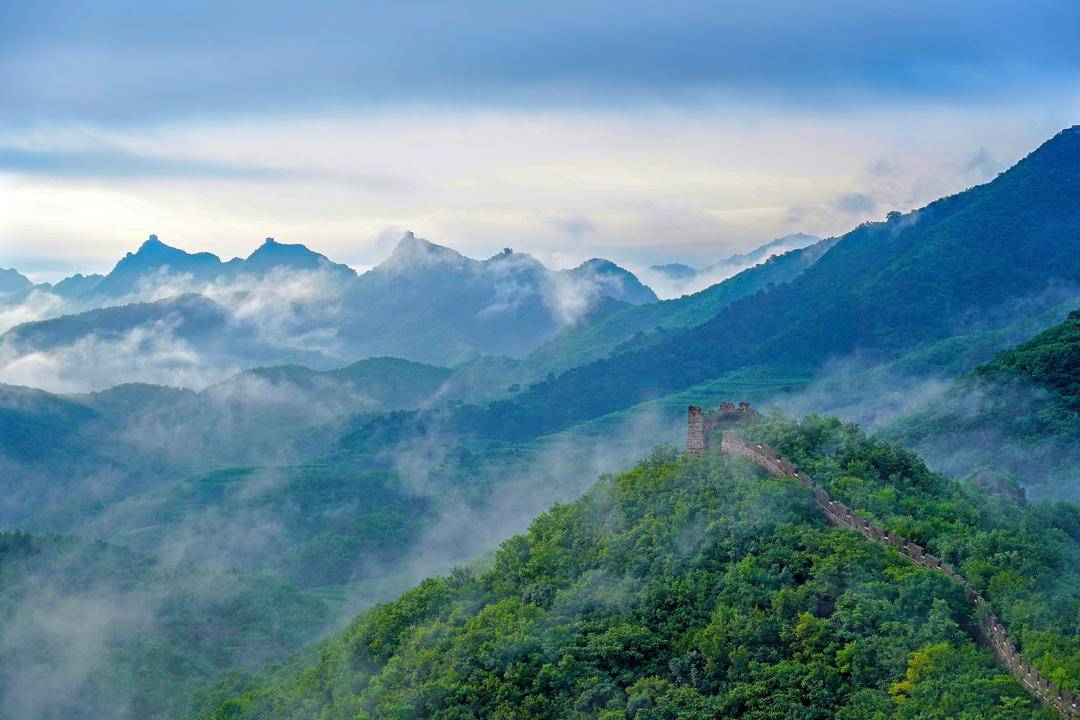 葫蘆島：長城雲海美如畫