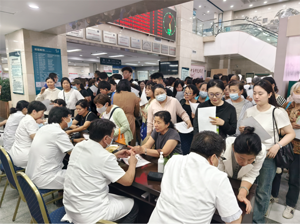 “中秋賦雅趣 沈骨贈健康” 市民近5000人次走進瀋陽市骨科醫院中醫藥文化夜市_fororder_楊薇骨科醫院1