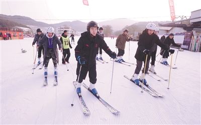 遼寧：冰雪運動熱起來