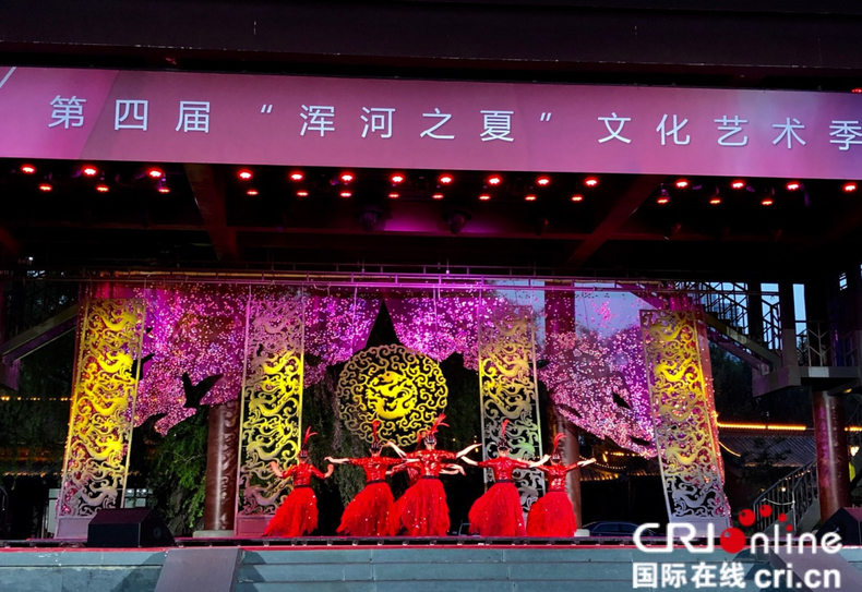 瀋陽歌舞團歌舞晚會專場在沈水灣公園雲飏閣上演