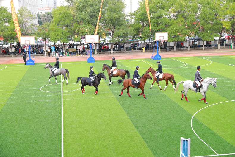 現代馬術亮相瀋陽小學校園運動會