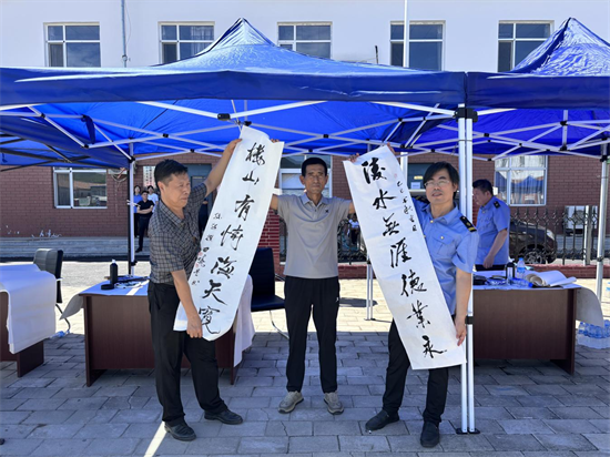沈鐵：汽笛鳴奏振興路 文化暖心潤鄉村_fororder_張琪沈鐵2