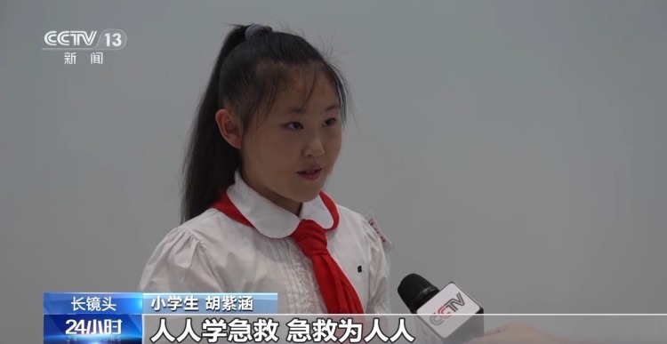 “冷靜小孩姐”出手救人 餐廳上演“教科書式”海姆立克急救