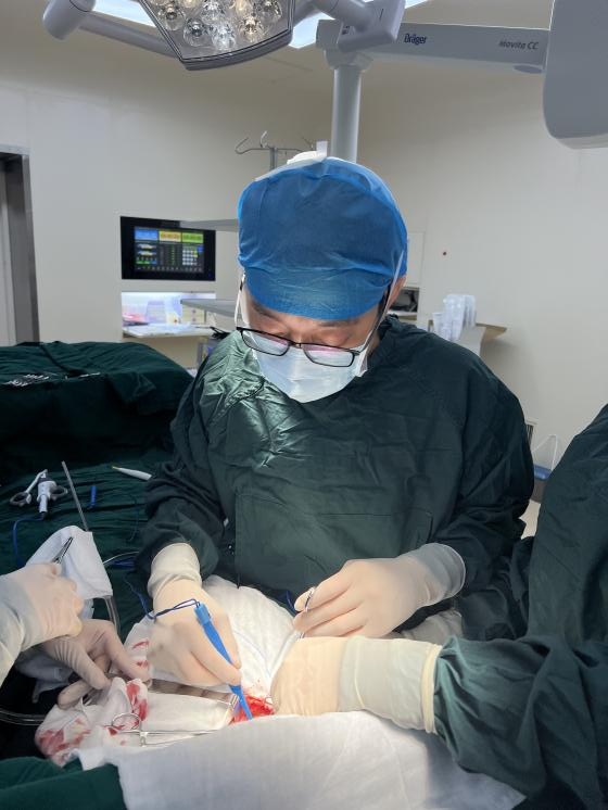 8歲患兒頸部藏“頑疾” 中國醫大一院甲狀腺外科精細手術化解危機_fororder_圖片1